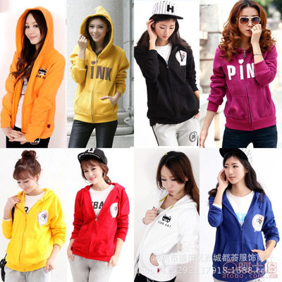 秋冬女裝連帽衛(wèi)衣新潮流 地?cái)偩W(wǎng)抓絨棒球服廠家直銷解析
